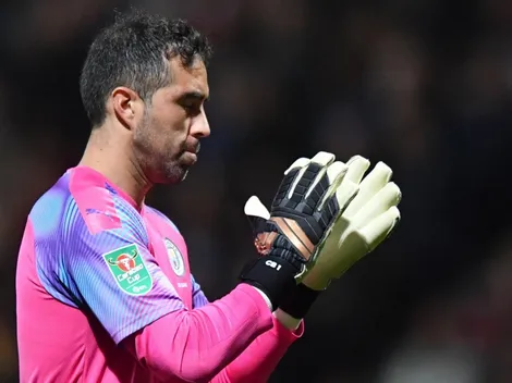 Gol del Manchester City parte de los pies de Claudio Bravo