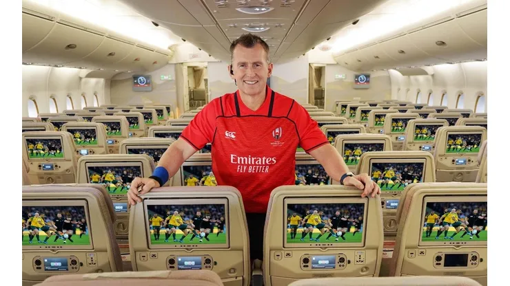 El legendario árbitro Nigel Owens protagoniza una nueva campaña de Emirates por el Mundial de Rugby.