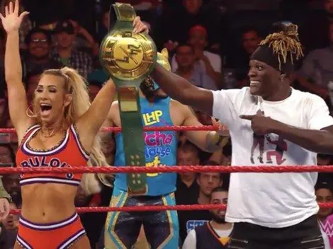 Carmella traiciona a R-Truth y gana el título 24/7 en RAW