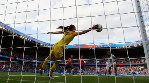 Tiane Endler sigue haciendo historia.