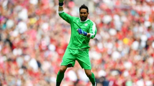 Claudio Bravo reaparece en el arco de Manchester City