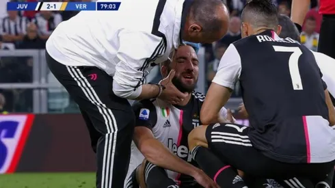 Higuaín fue rápidamente asistido.