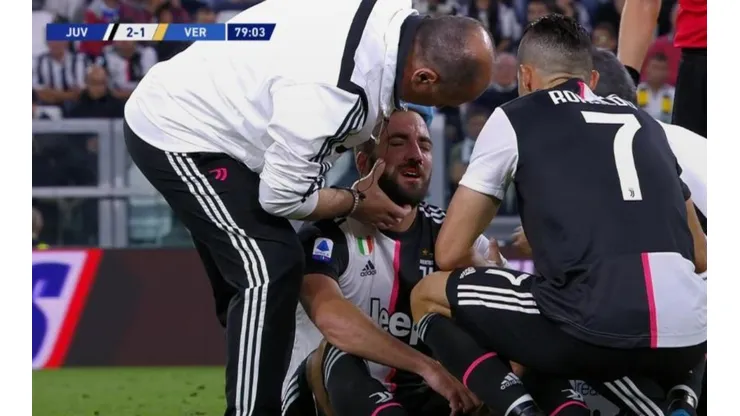 Higuaín fue rápidamente asistido.