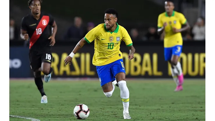 Neymar lidera nuevamente la selección brasileña.