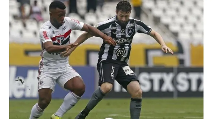 El Botafogo de Leo Valencia no pudo con el Sao Paulo de Dani Alves