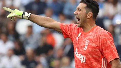 Gigi ante el Hellas Verona.