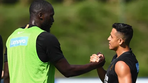 Alexis separó a Lukaku de una pelea