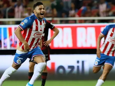 Delantero de Chivas es multado por "cara pálida" en celebración