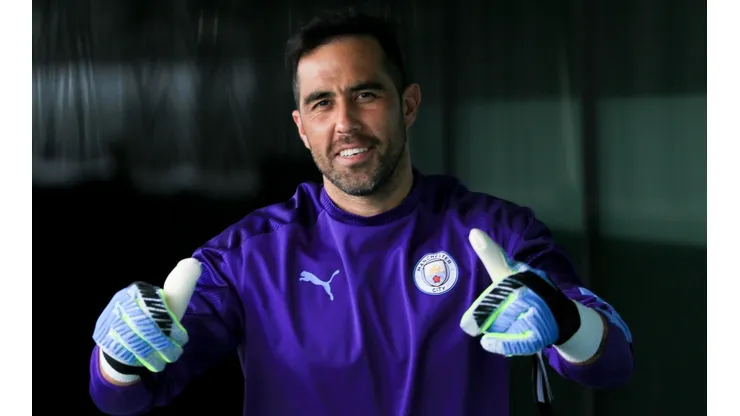 Claudio Bravo entró en la convocatoria del Manchester City para enfrentar al Shakhtar Donetsk por la Champions League.