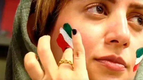Piden que la FIFA actúe: mujer se suicida en Irán tras ser condenada... por ir al estadio