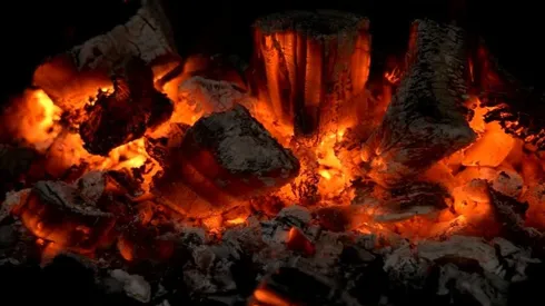 Aprende a encender un buen carbón.