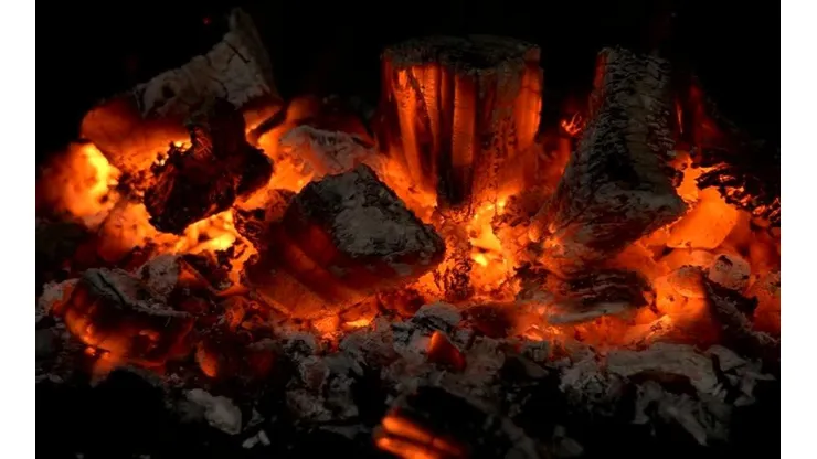 Aprende a encender un buen carbón.