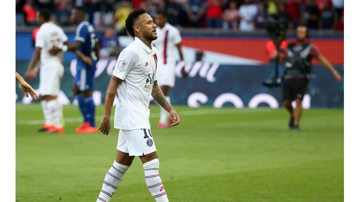 Neymar se la lleva mal con su afición.