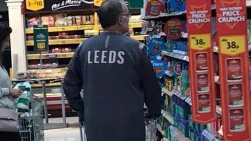 Hinchas enamorados con el Loco: sorprenden a Marcelo Bielsa de los más relajado en un supermercado