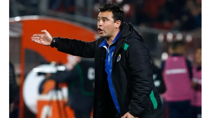 J.J. Ribera descarta reemplazar a Mario Salas: "Uno es respetuoso por la gente que tiene trabajo"