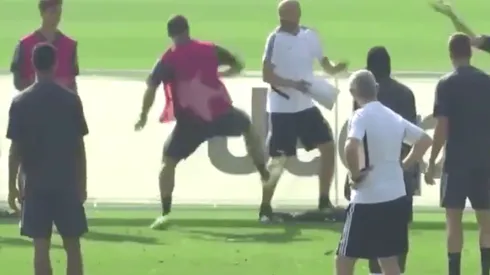 ¡Se vuelve loco! Bailan a Higuaín en un tontito, le pega al ayudante del DT y rompe todo en entrenamiento de la Juventus