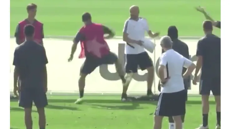 ¡Se vuelve loco! Bailan a Higuaín en un tontito, le pega al ayudante del DT y rompe todo en entrenamiento de la Juventus