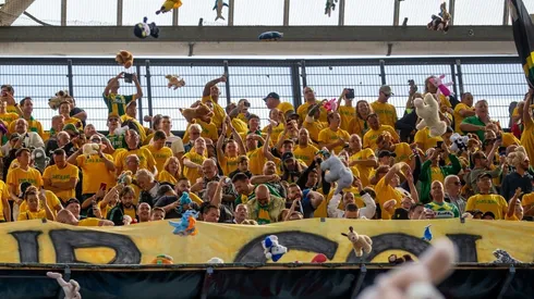 Los peluches inundaron las gradas.