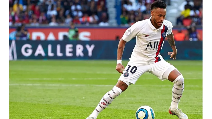 Neymar jugó su primer partido de la temporada.