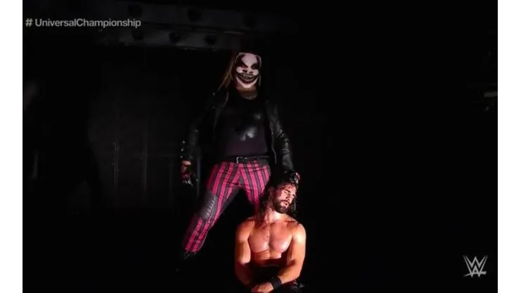 Rollins retiene el título Universal ante Strowman y es atacado por Bray Wyatt