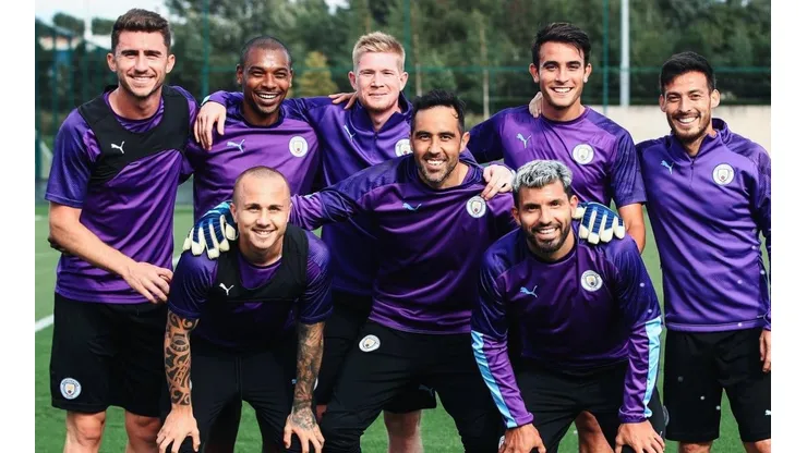 Bravo espera sumar más minutos en Manchester City
