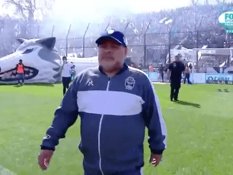 El espectacular recibimiento de los hinchas de Gimnasia a Maradona