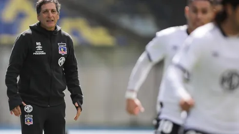 "Salas ya se va": la fanaticada de Colo Colo pide la salida del DT tras derrota ante la U. de Concepción