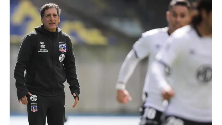 "Salas ya se va": la fanaticada de Colo Colo pide la salida del DT tras derrota ante la U. de Concepción