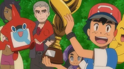 Ash con su trofeo.