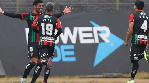 Huachipato le mete presión a Colo Colo.