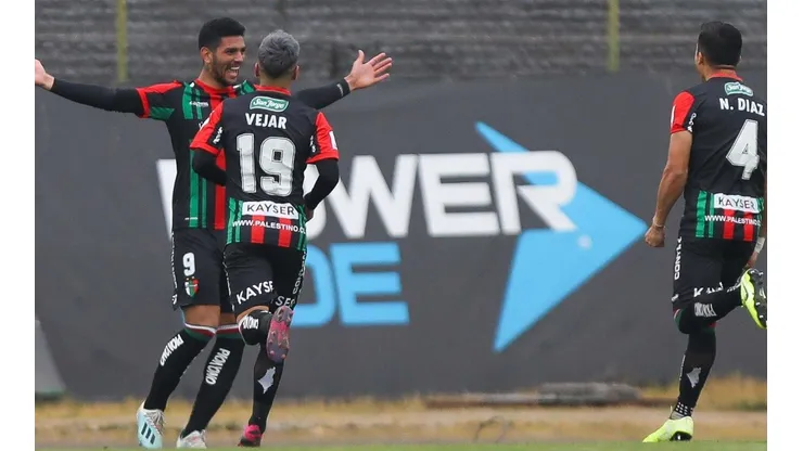 Huachipato le mete presión a Colo Colo.