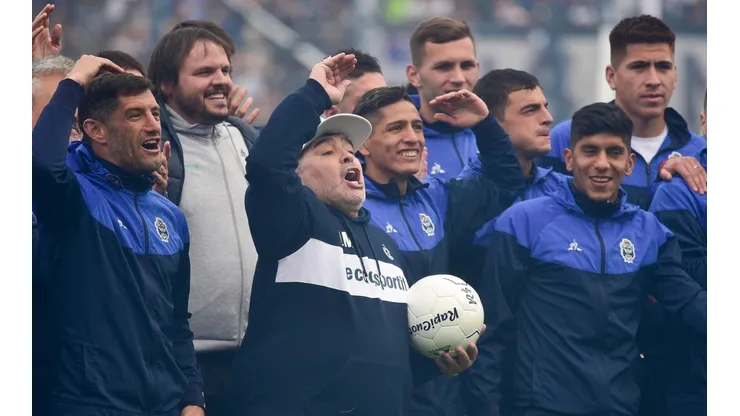 Este domingo Diego Armando Maradona debuta en la banca de Gimnasia de La Plata