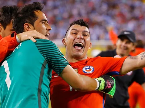 Reconciliación: Medel le pone "me gusta" a Claudio Bravo