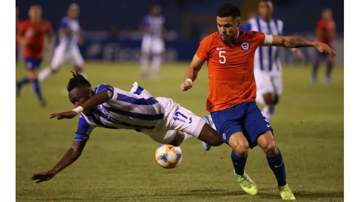 Prensa argentina destaca participación de Paulo Díaz en amistosos con Chile: "Uno de los mejores de la Roja"