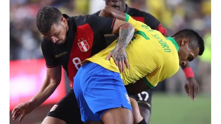Gabriel Costa destacó en el triunfazo de Perú sobre Brasil.