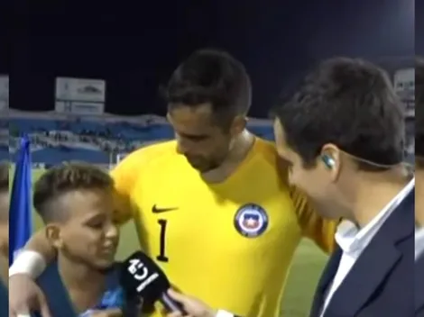 Ídolo: Bravo termina entrevista abrazado con un niño hondureño