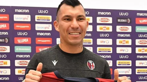 Gary Medel fue presentado este mediodía en el Bologna