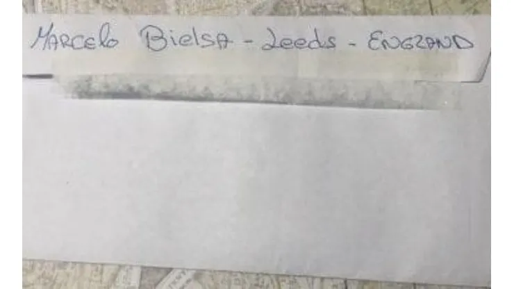Hincha del Leeds invita a su matrimonio a Marcelo Bielsa y obtiene respuesta
