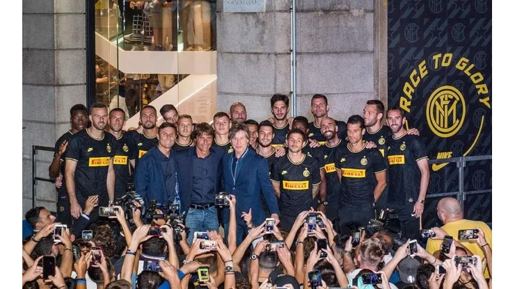 Inter presentó su tercera camiseta.
