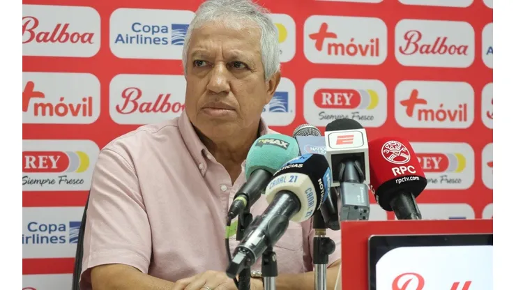 Tolo Gallego lo pasa mal en Panamá: pierde con el 174° del ranking FIFA y se pelea con la prensa
