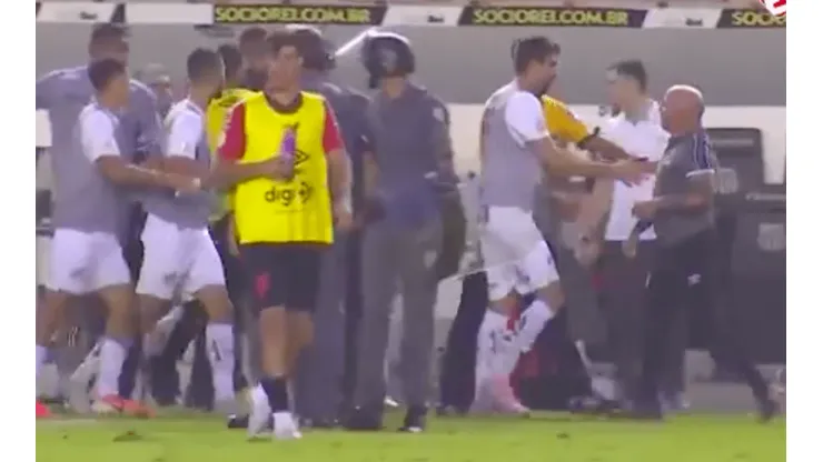 ¡Se gritaron de todo! Jorge Sampaoli y sus ayudantes casi se van a las manos con técnico rival