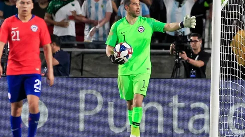 Daniel Morón: "Claudio Bravo le saca ventaja a casi todos los arqueros que integran la Selección"