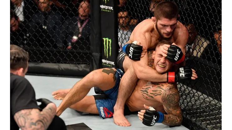 Khabib somete a Poirier y es el campeón indiscutido de los pesos ligeros