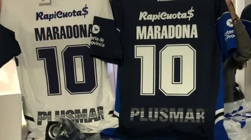 Furor en Argentina por las camisetas de Diego Maradona en su nuevo club
