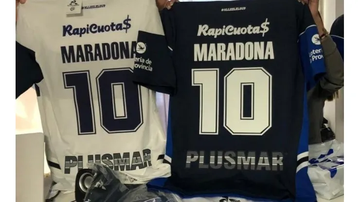 Furor en Argentina por las camisetas de Diego Maradona en su nuevo club