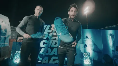 Luciano Aued y Stefano Magnasco junto a las Mercurial de Nike.