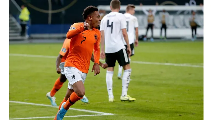 Holanda se mete en la pelea por los cupos a la Euro.