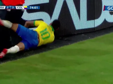 Neymar se lanza piscinazo y rebota con los carteles publicitarios