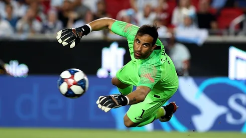 Bravo cumplió con alto partido en su regreso a la Roja.