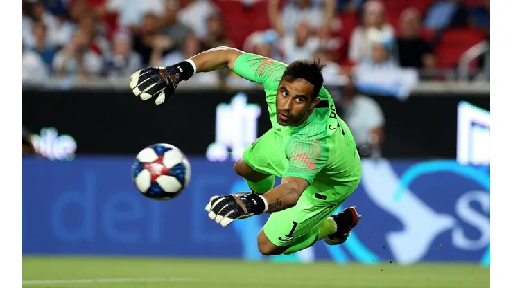 Bravo cumplió con alto partido en su regreso a la Roja.